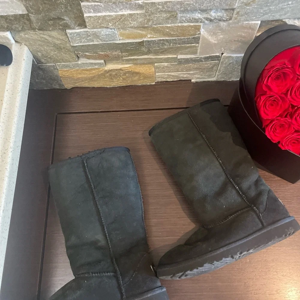 UGG midrise black boots